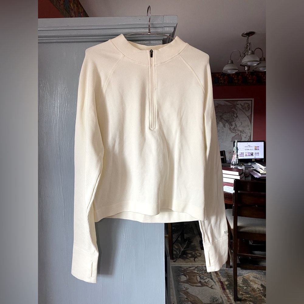 DSG cream color stretchy top with thumb holes size XL new